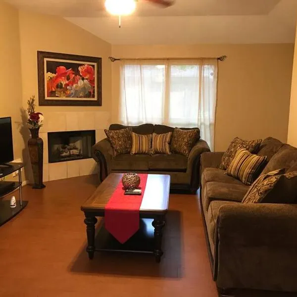 Cozy Pet-Friendly Home- Huge Spring Discounts, hotel v destinaci Spring