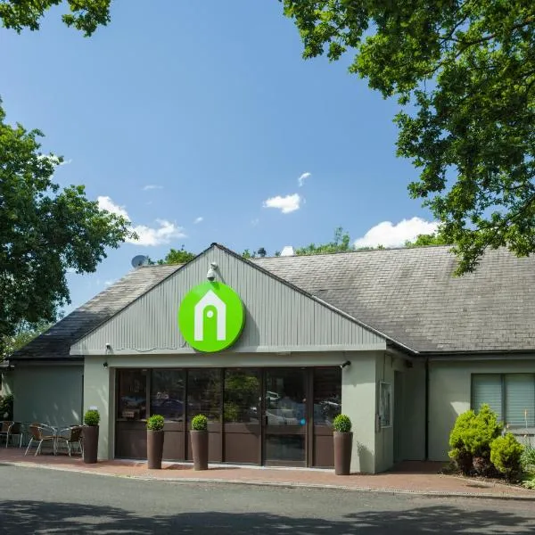 Viesnīca Campanile Hotel - Basildon - East of London pilsētā Bezildona