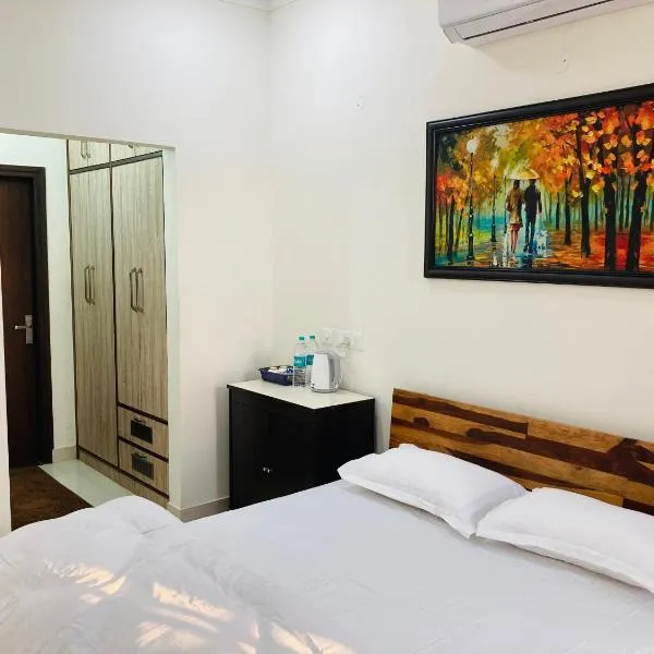 Private room with balcony, wifi and smart tv, hotel v destinaci Panchkula