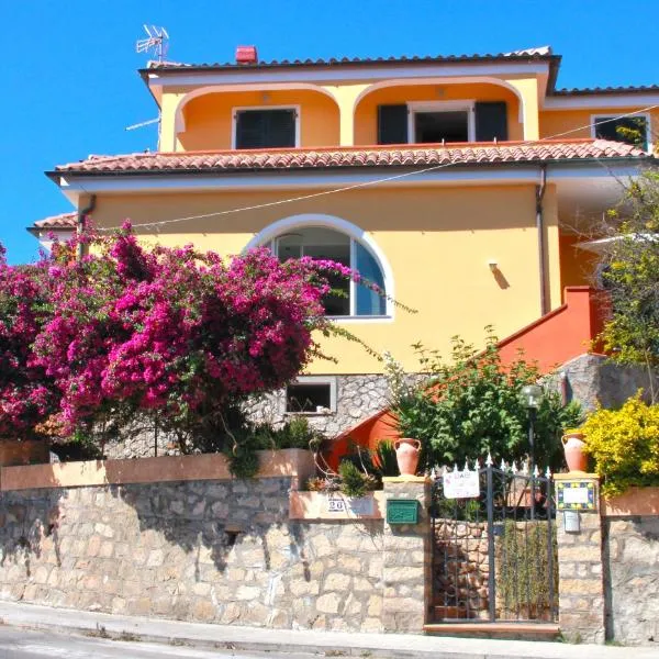 Villa le Bougainvillea, hotel v destinaci La Maddalena