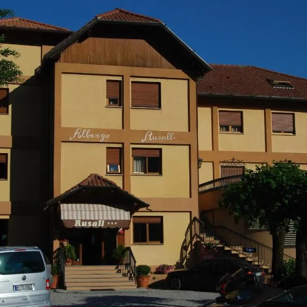 Albergo Rusall – hotel w mieście Tremezzo
