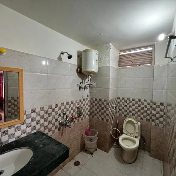 YOLO Social - The Social House & Cowork - Manali photo 2