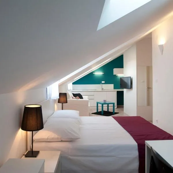 Attic Apartments Split, hotel ve Splitu