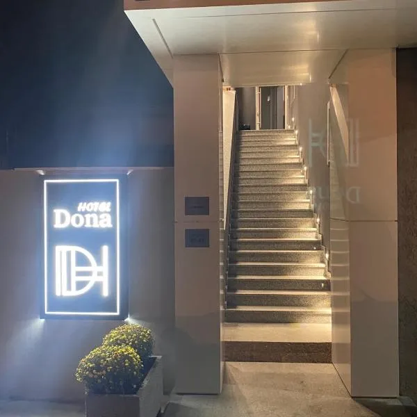 Dona, Altina, hotel v Bělehradě
