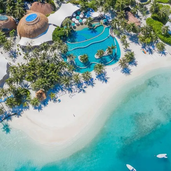 Holiday Inn Resort Kandooma Maldives - Kids Stay & Eat Free and DIVE FREE for Certified Divers for a minimum 3 nights stay, hotel v destinaci Guraidhoo