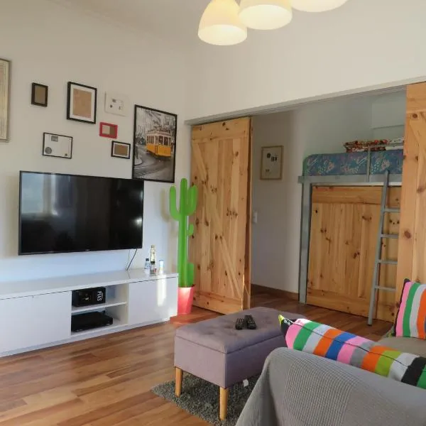 BestHomeStay- Parede Beach (Lisbon), hotel Paredében