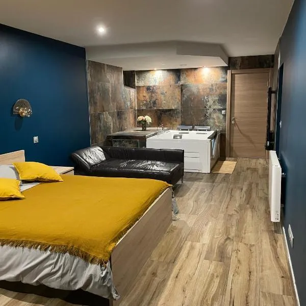 Charmant logement avec balnéo, hotel v destinaci Wintzenheim