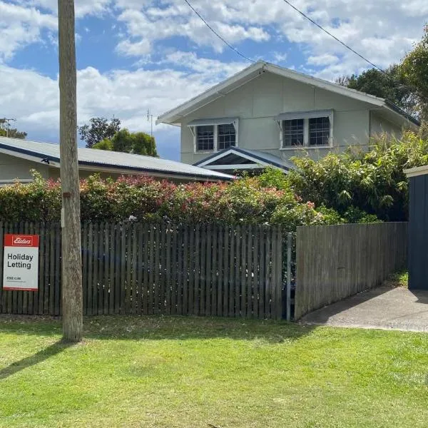 Allamanda House, 3 Willow Street, hotel a Crescent Head