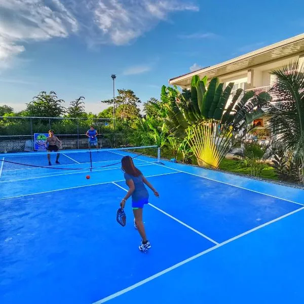 Beyond Island Resort, Hotel in Moalboal
