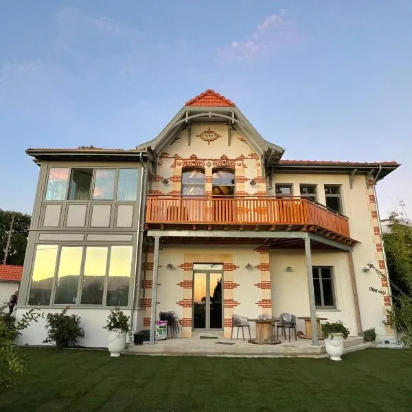 VILLA MADY Adultes Only, hotel v destinaci Andernos-les-Bains