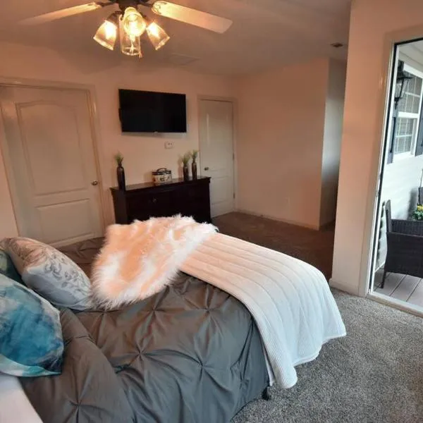 Cozy Renovated Winder Townhouse Traveller Awards 2025 Winner, hotel in Winder