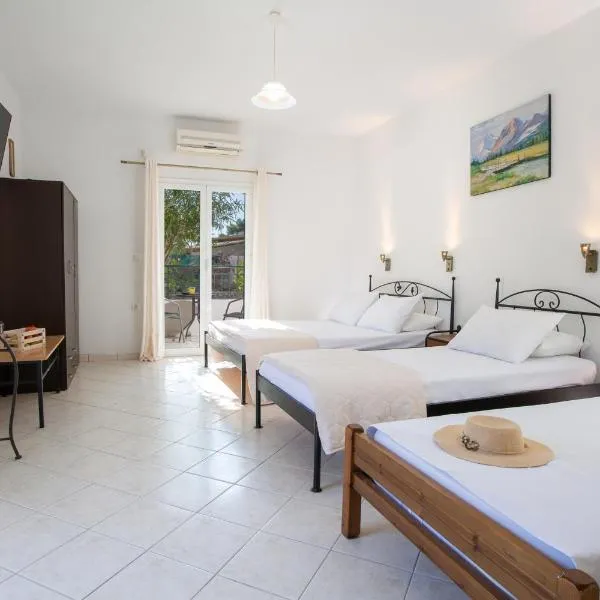 Spacious Studios Lefkada Mountain View Near Beach, hotel v destinaci Dhráganon