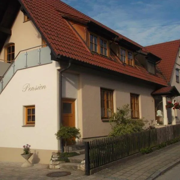 Pension/FeWo E. Tschernach, hotel v destinaci Treuchtlingen
