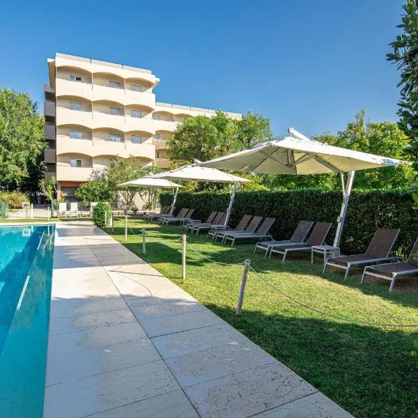 Hotel La Pergola Dependance, hotelli kohteessa Lignano Sabbiadoro