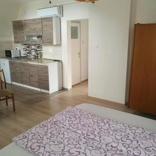 Révész Vendégház, hotel v Harkánech