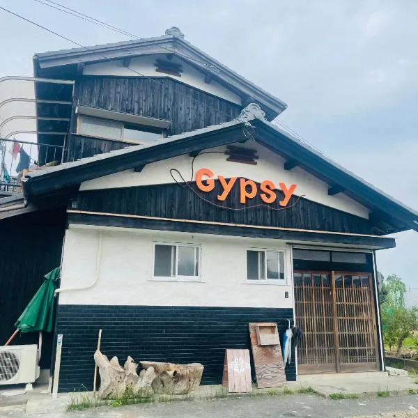 GYPSY TAKASHIMA, hotel Kita-komatsu városában