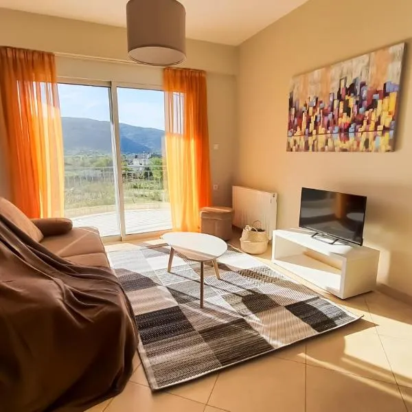 Elegant apartment with mountain view, hotel Stavrákion városában