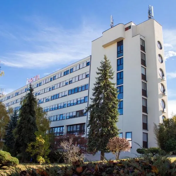 Hotel Novi Zagreb، فندق في Donja Lomnica