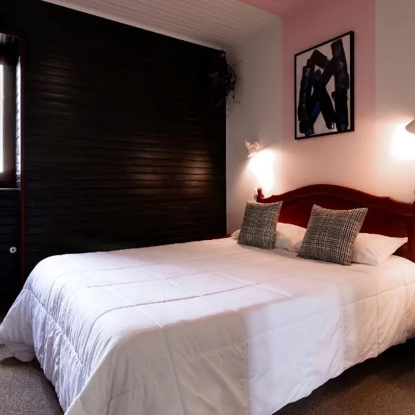 Hôtel le Cantou 354, hotel v destinaci Loubressac
