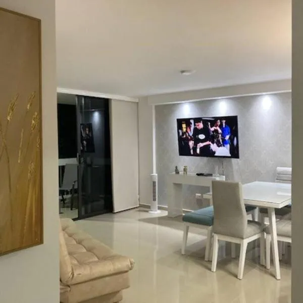 Hermoso Apartamento en el Rodadero, a tan sólo una cuadra de la playa!: Gaira'da bir otel