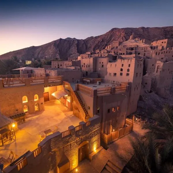 بيت الصباح نزل وكافيه Bait AlSabah Heritage Inn & Cafe, hotel v destinaci Birkat al Mawz