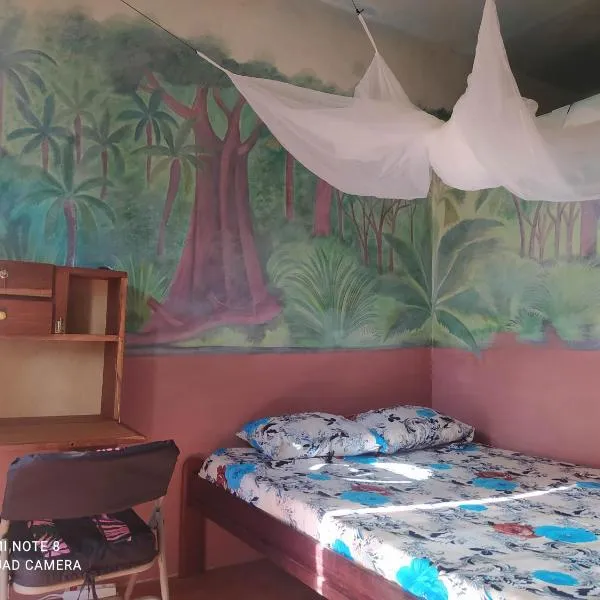 Chez Yaya - Chambre Brousse, hotell i Diakène Ouolof