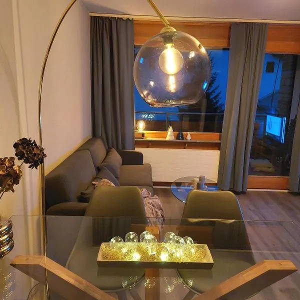 LAAX Central Holiday Apartment with Pool & Sauna、ラアのホテル