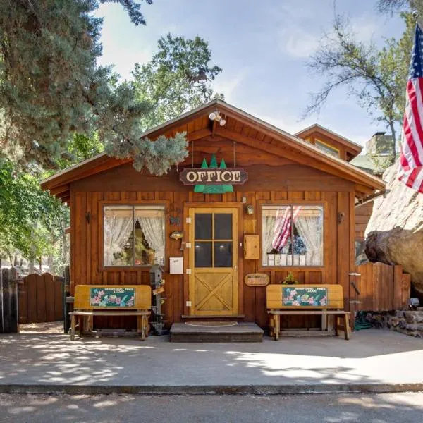 Whispering Pines Lodge, hotel v destinaci Kernville