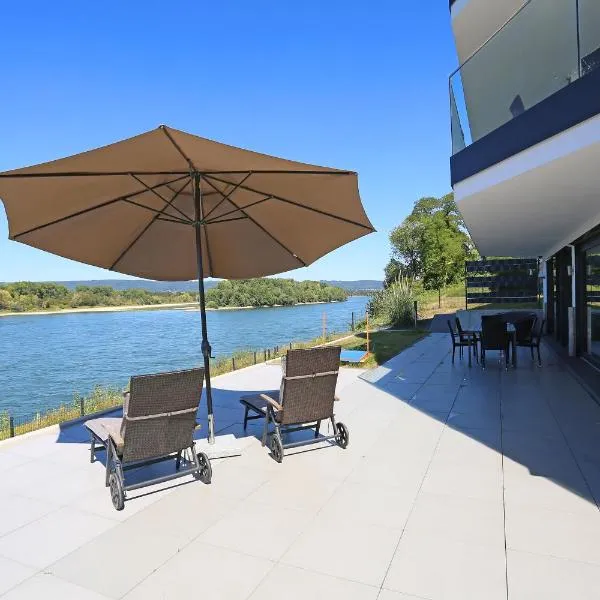 Exklusives Rhein-Lounge Apartment mit direktem Rheinblick, Sauna, 2 Schlafzimmern, Parkplatz für bis zu 5 Gäste, hotel u gradu Urmitz