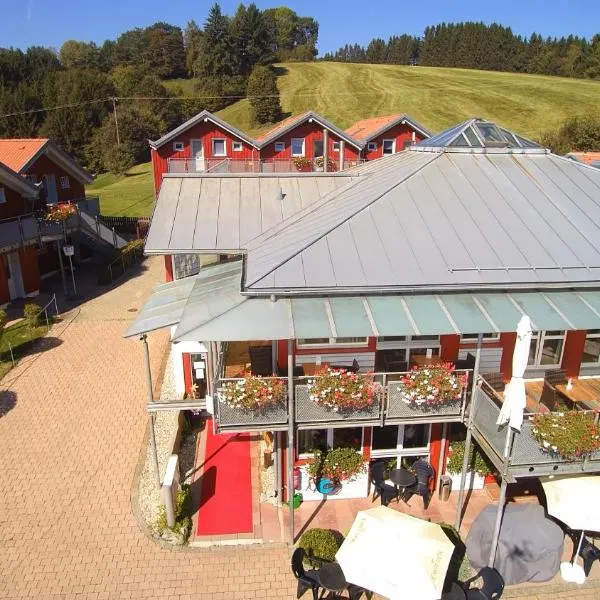 Village Hotel Bayerischer Wald, hotel v destinácii Neukirchen
