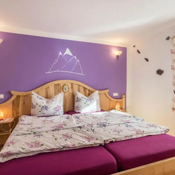 Ferienwohnung Amethyst, hotel v destinaci Mittenwald