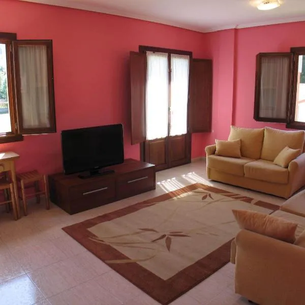 Apartamentos Las Rosas, hotel en Cue