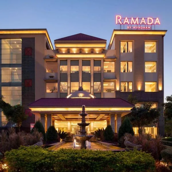 Ramada by Wyndham Varanasi Katesar, hotel em Mughal Sarāi