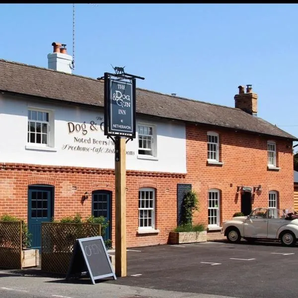 The Dog & Gun Inn, hotel i Shrewton