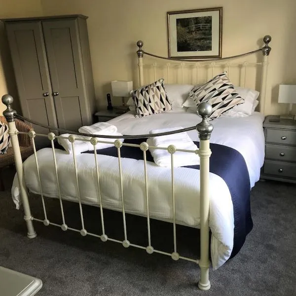 Bramble Cottage - Luxury Holiday Cottage - 4 Beds 3 Baths - Parking - Beach 1 Mile - Fenced Child & Dog Friendly - EV Chrger、バッドのホテル