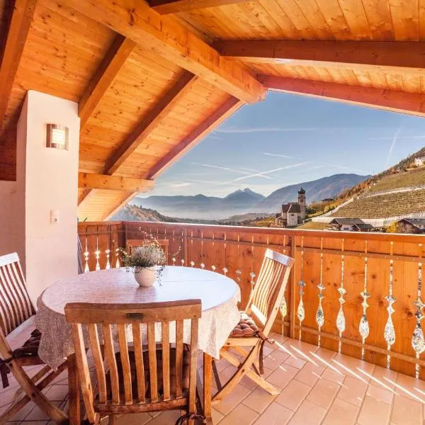 Oberegghof Ferienwohnung Hahnenkamm, hotel v destinaci Rifiano