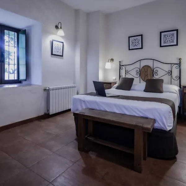 Posada Peña Pintada by Vivere Stays, hotel v destinaci Cercedilla