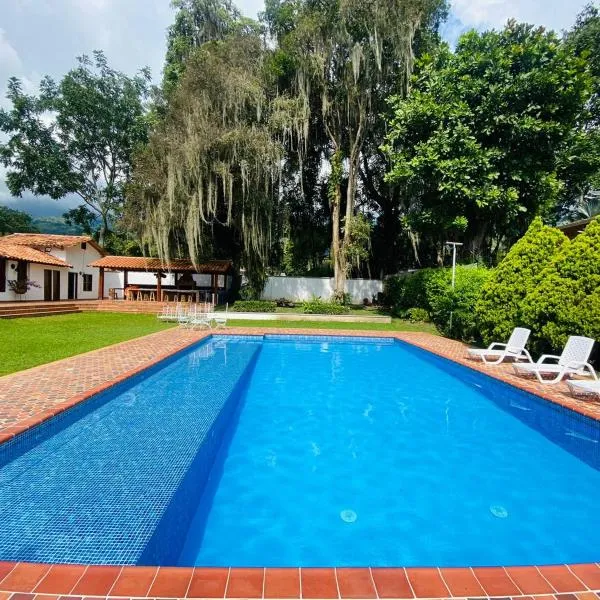 Hotel Casa Blanca Campestre, hotel in Santa Barbará