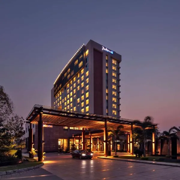 Radisson Blu Hotel Guwahati, hotel em Palāsbāri