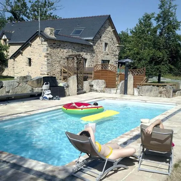 Gîte avec piscine entre Redon et la Roche Bernard, hotel em Saint-Dolay