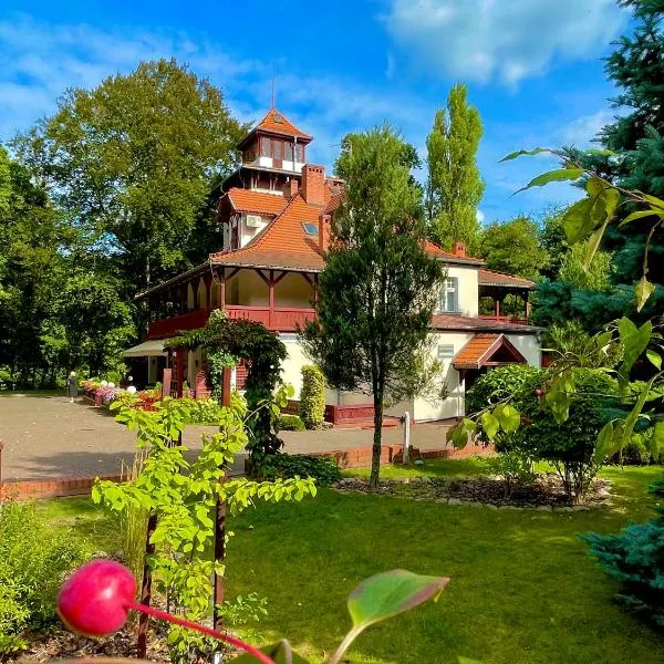 Straszny Dwór, готель у місті Чарнкув