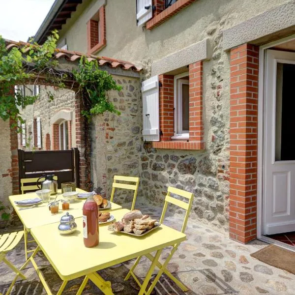 Chambres d'Hôtes Ondine et Igor, hotel v destinaci Saint-Marcellin-en-Forez