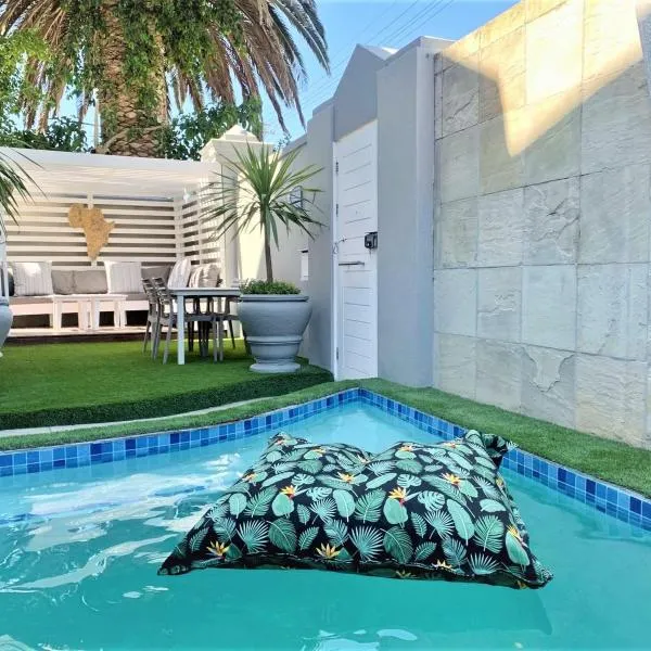 4 on Varneys Guest House, отель в Кейптауне