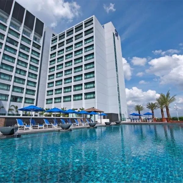 Royale Chulan Damansara – hotel w mieście Kampong Paya Jaras