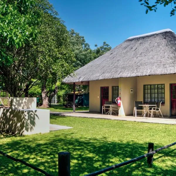 Komati River Chalets, hotel a Komatipoort