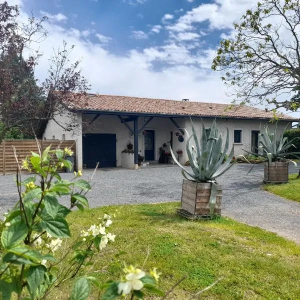 La maison du Bonheur, hotel din Saint-Bernard