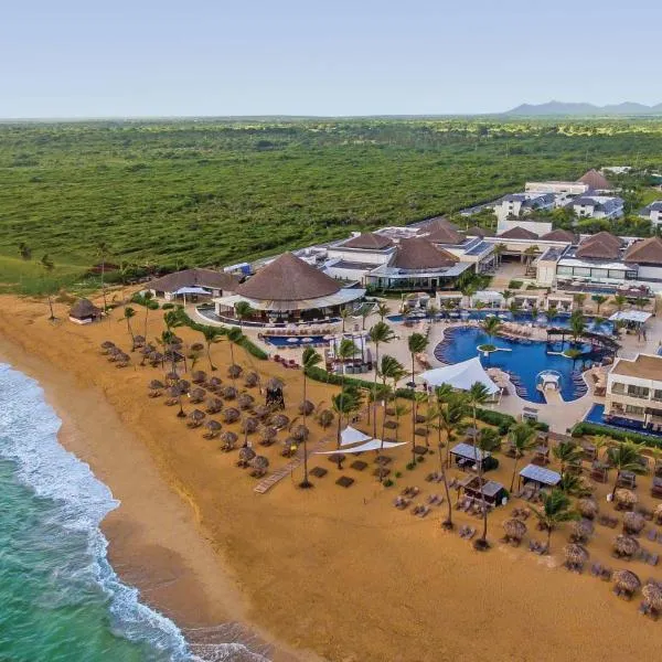 Royalton CHIC Punta Cana, An Autograph Collection All-Inclusive Resort & Casino, Adults Only, hotel u gradu Uvero Alto