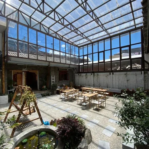 雪湖轻奢民宿 Snowlake Inn, hotel v destinaci Šangri-La