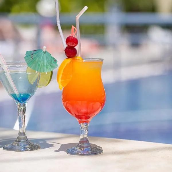 Perla Sun Beach Hotel - All Inclusive、プリモルスコのホテル