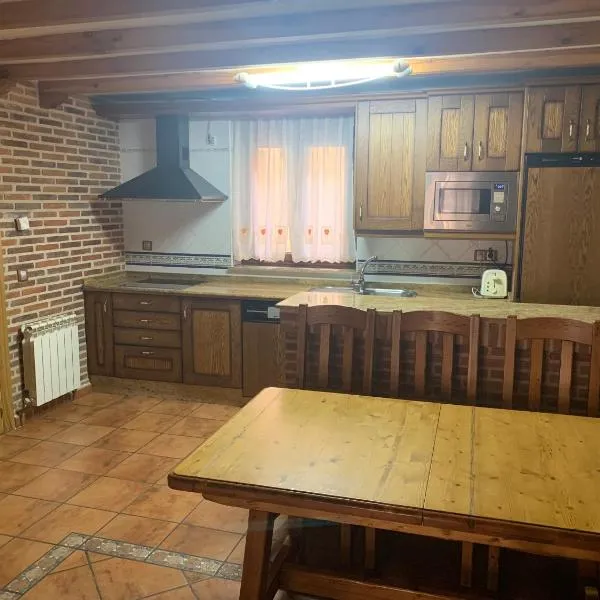 Casa Rural Los Tasajos, hotel La Horcajadában